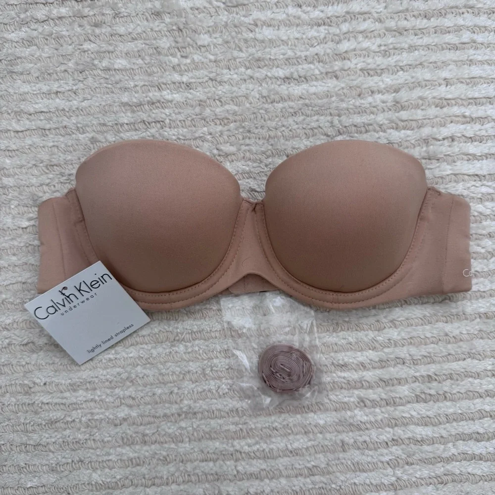 Calvin Klein Women's Nude Lightly Lined Strapless Bra